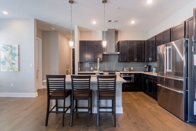 Building Photo - The Grove 2/2 Furnished