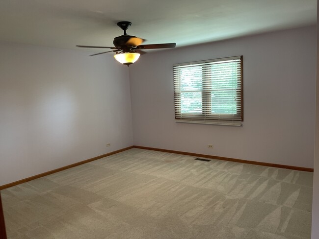 Building Photo - 601 Barbary Ln