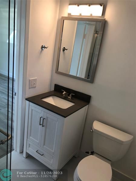 Building Photo - 807 SE 9th Terrace