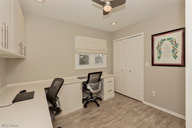Building Photo - 26055 Hurlingham Rd