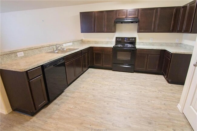 Building Photo - 5121 Lost Oak Dr