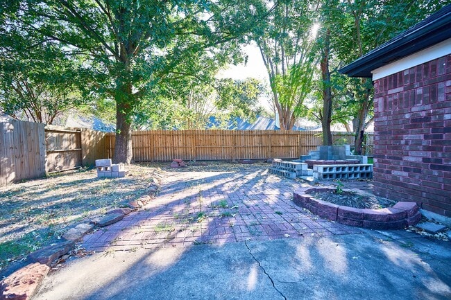 Building Photo - 2314 Pebbledowne Cir