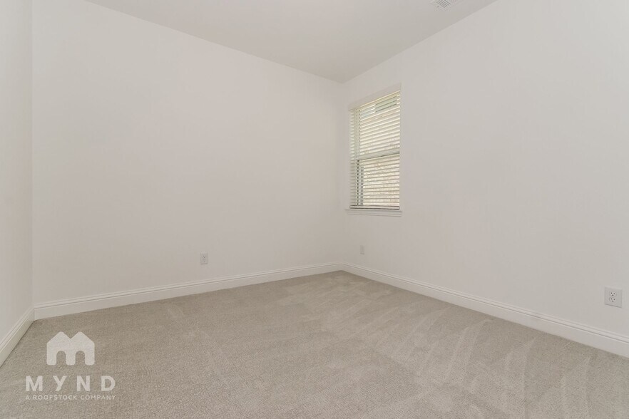 Building Photo - 15518 Kestrel Mews