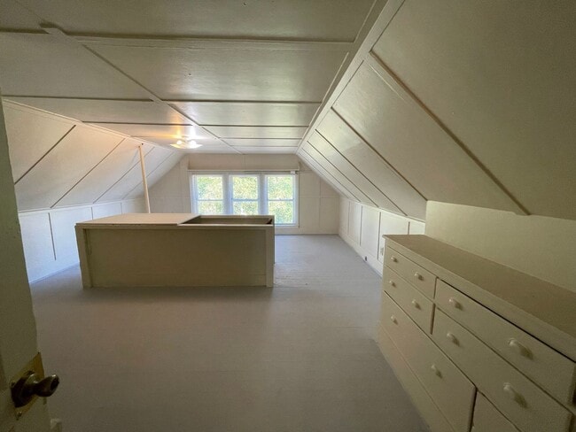 Building Photo - Boise Home with Large Basement, Yard, New ...