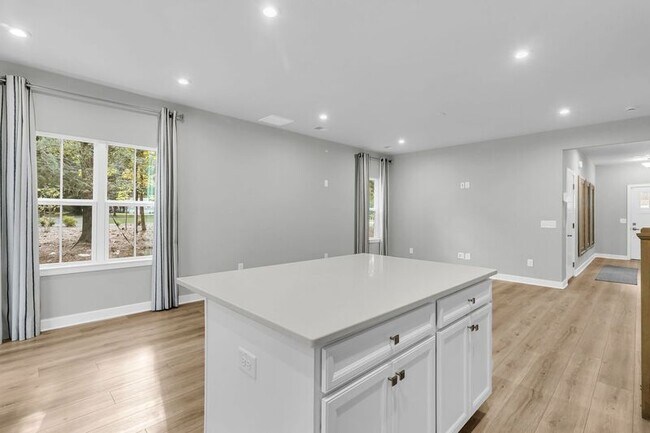 Building Photo - 1010 Crescent Cove Lane