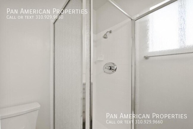 Building Photo - 450 Vista Dr