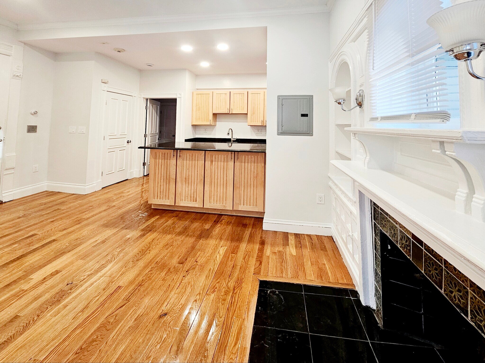 Building Photo - 197 Commonwealth Ave