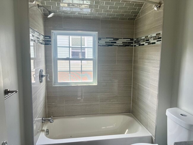 Building Photo - 25 Seymour St