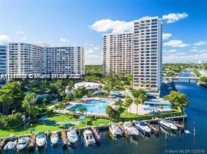 Building Photo - 2500 Parkview Dr