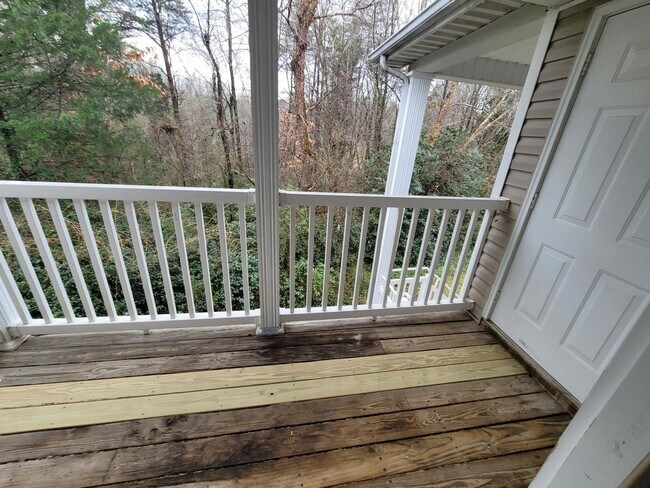 Building Photo - BEAUTIFUL SPACIOUS HOME READY TO MOVE IN !!!