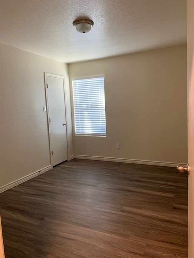 Building Photo - 122 Turnbo