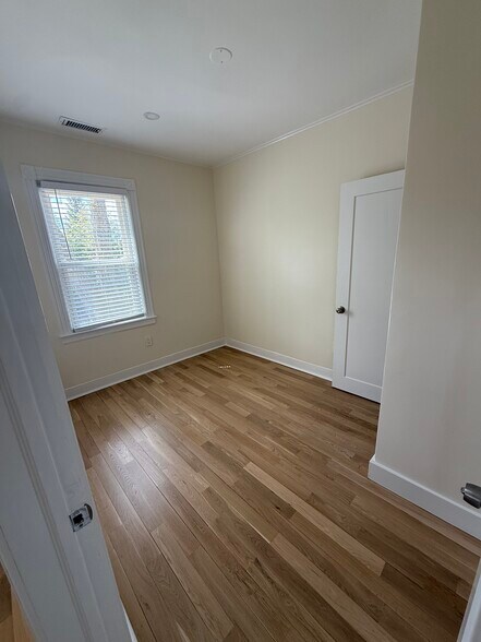 Building Photo - 49 High St