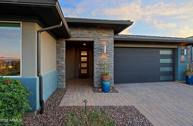 Building Photo - 17811 E Cindercone Rd