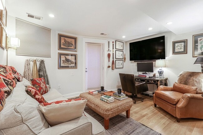 Building Photo - Amazing Adams Morgan Two-Level Condo| Parking included!