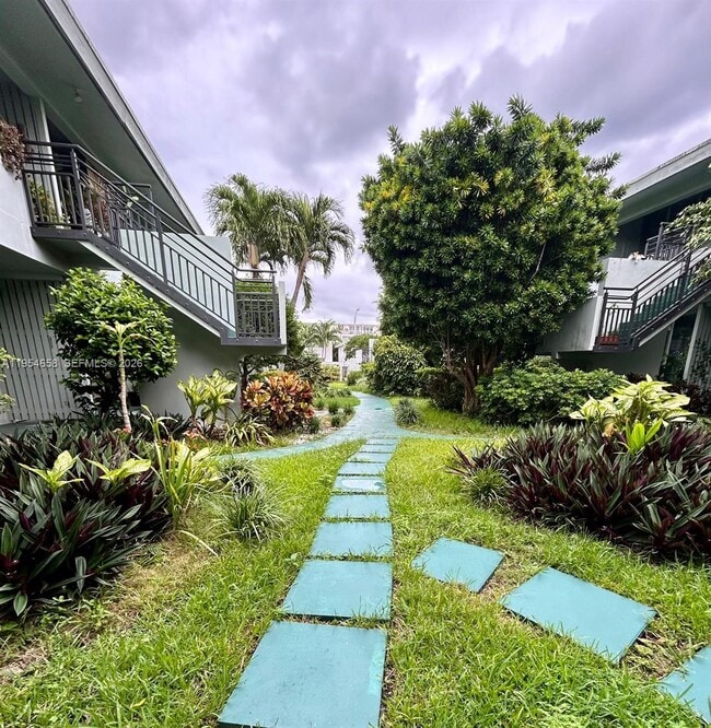 Building Photo - 1080 98th St