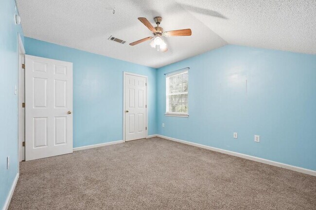 Building Photo - New rental move in ready! 4 bedrooms | 2 bathooms