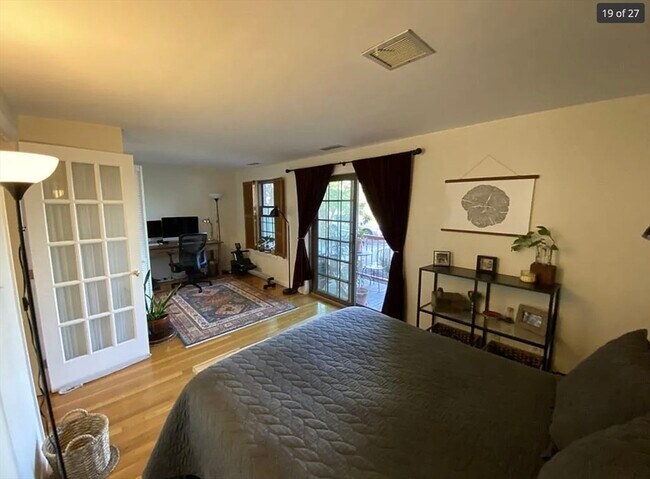 Building Photo - 3 Devens St