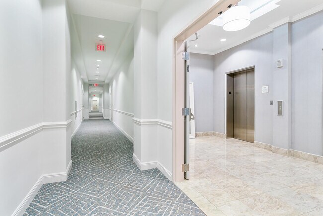 Building Photo - 701 S Olive Ave