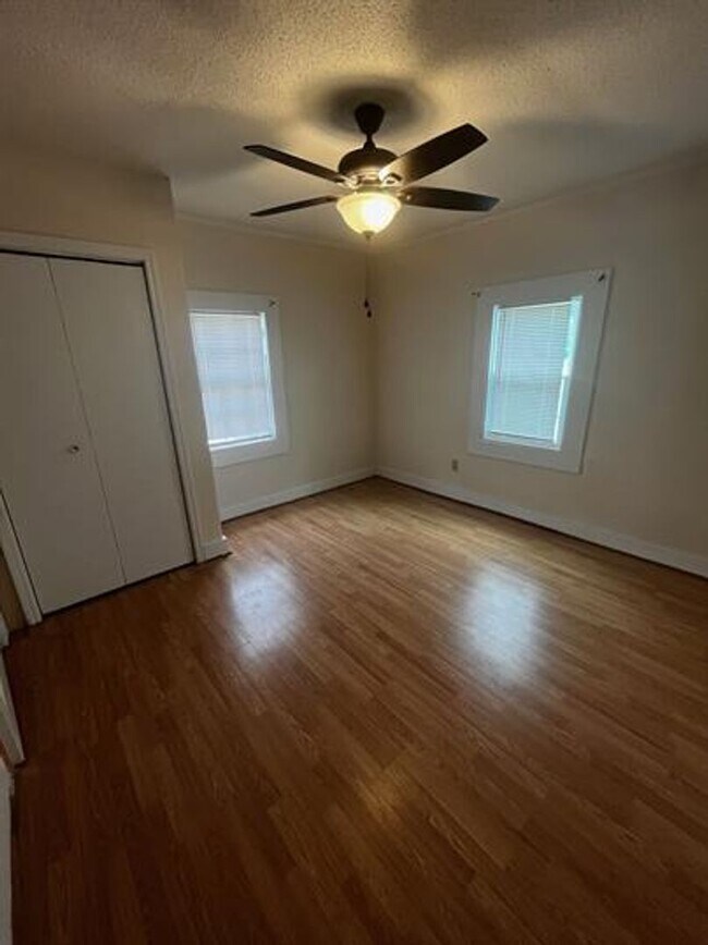 Building Photo - Charming 1 Bed, 1 Bath Home!