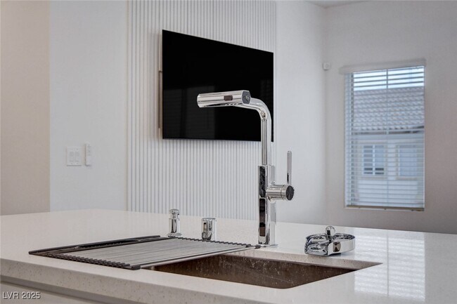 Building Photo - 237 Callen Falls Ave