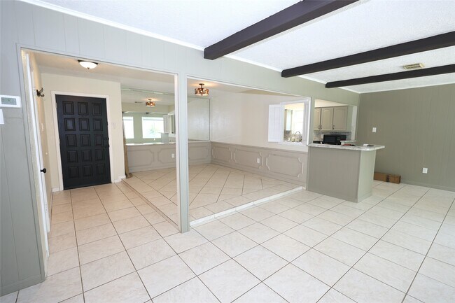 Building Photo - 9422 Claridge Dr