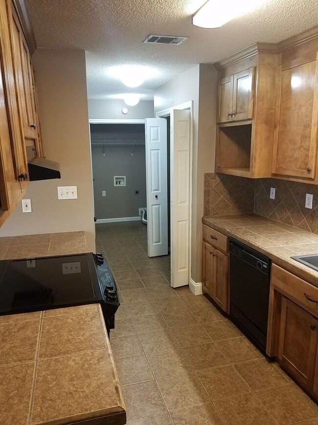 Building Photo - Spacious 3BR Brick Home with Open Split Floor Plan & Tiled Back Porch on Nearly an Acre