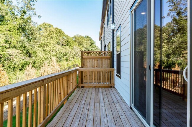 Building Photo - 1662 Mountain Top Ln SE