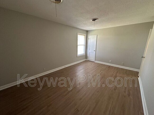 Building Photo - 3018 Acorn Rd