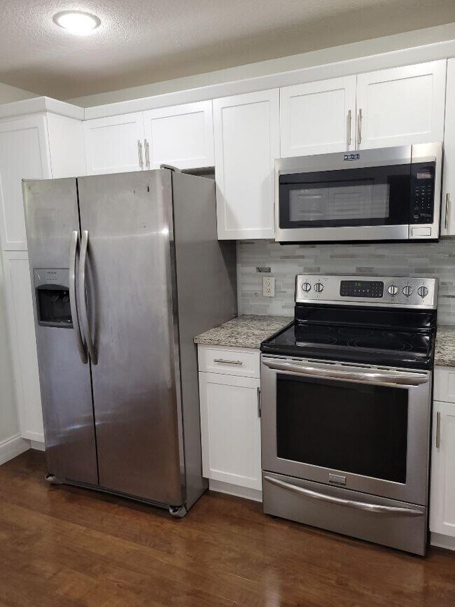 Building Photo - 13165 Chadwick Ct