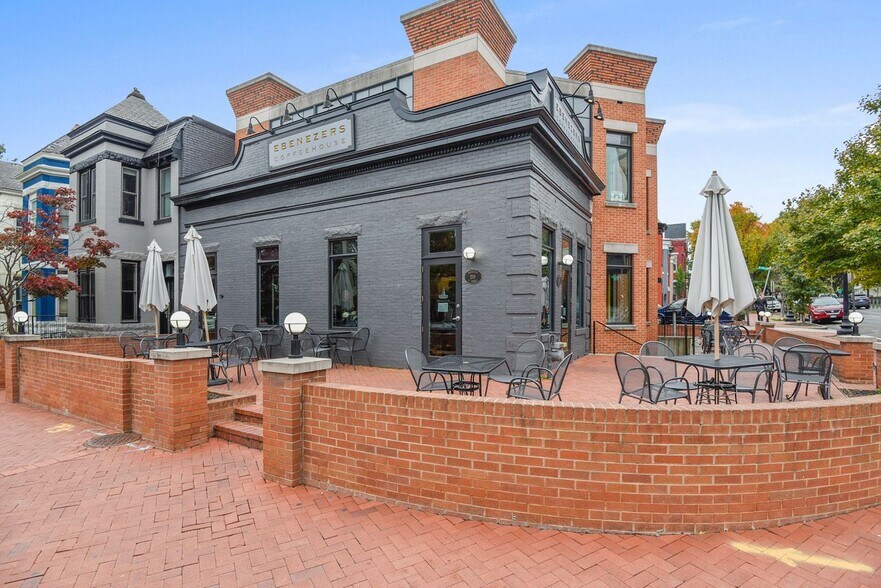 Building Photo - 1110 3rd St NE