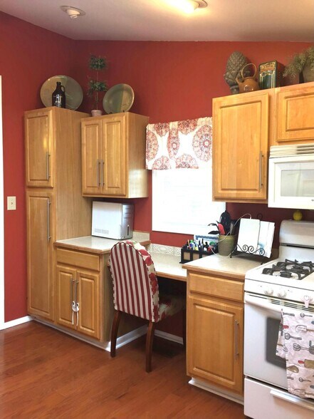 Your own mini-office in your kitchen - 1153 Vine St