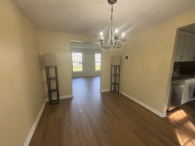 Building Photo - 3 bedrooms plus Den