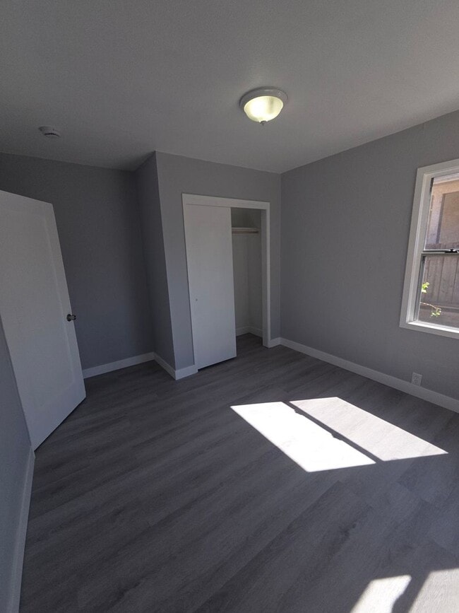 Building Photo - 23 Broadis St