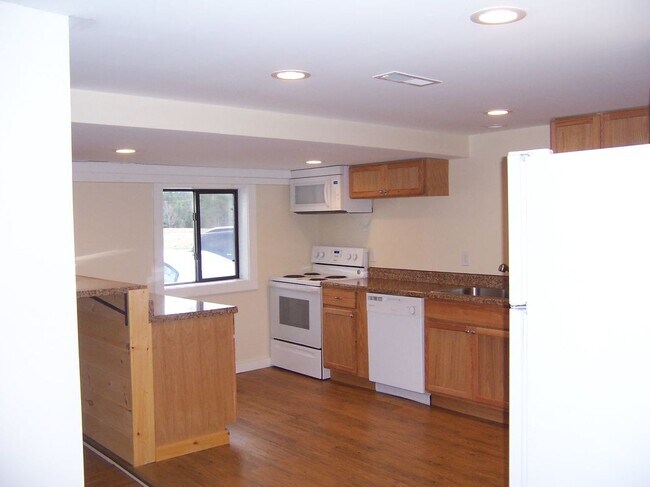 Building Photo - 3886 NH-25