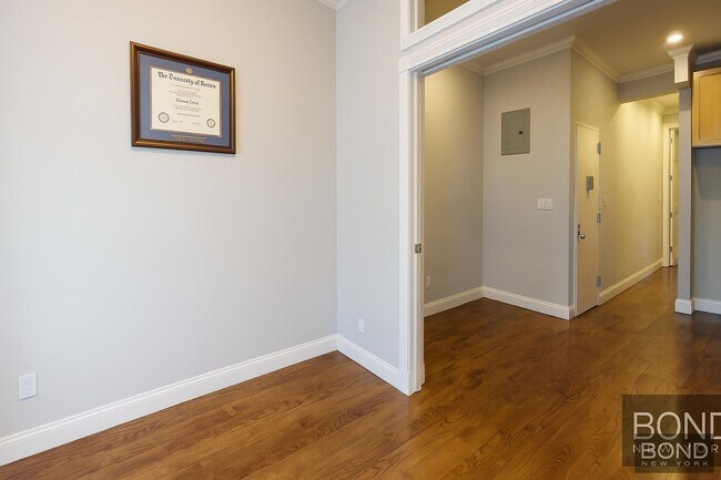Primary Photo - 722 Tenth Avenue