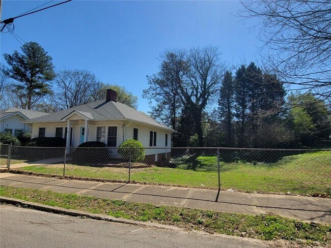 Building Photo - 251 Archer St