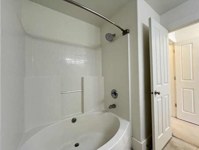 Building Photo - 2 Bedroom 2.5 Bathroom with 2 Tandem Car garage ~ Convenient Cedar Mill Location Near St. Vincent...