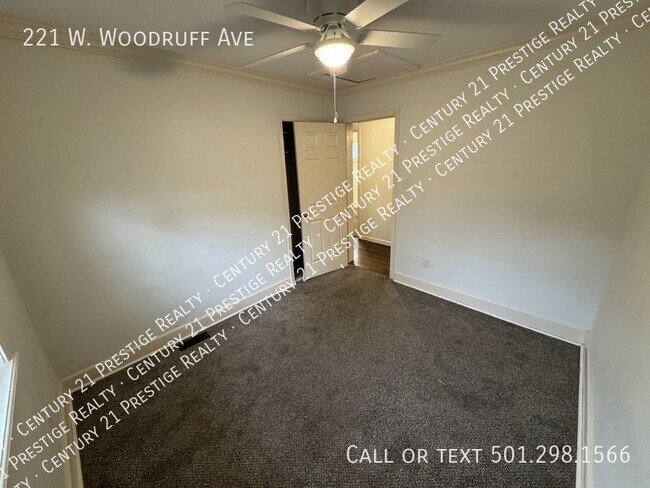 Building Photo - 221 W Woodruff Ave