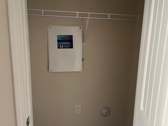 Building Photo - 2121 Chipley Dr