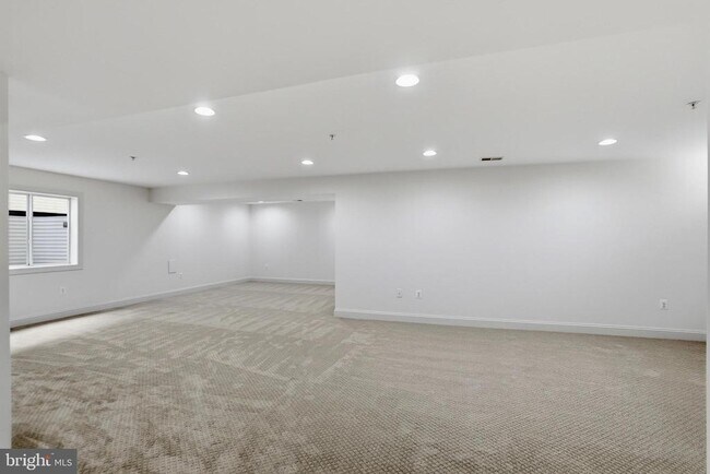 Building Photo - 1312 Volunteer Dr