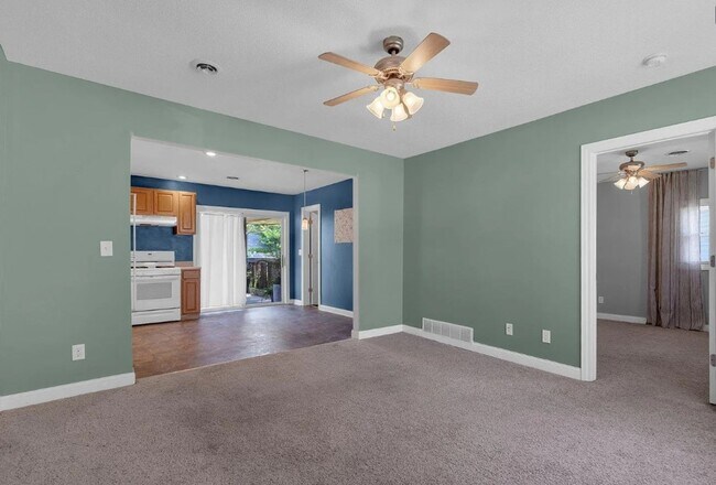 Building Photo - Great one bedroom - Located in Rock Island