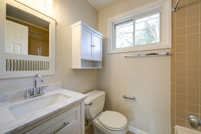 Building Photo - Charming 3BR Home with Fenced Backyard & Patio in Silver Spring