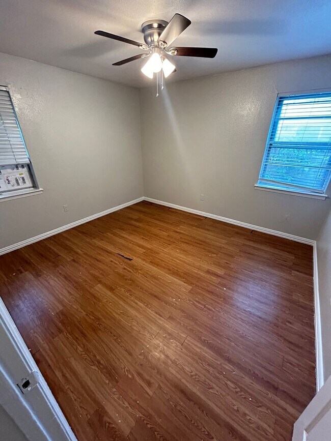 Building Photo - 2211 Granada Dr