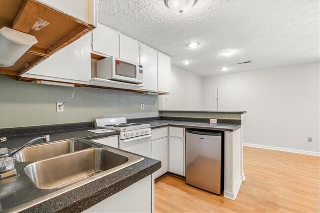 Building Photo - 11190 Abbotts Station Dr