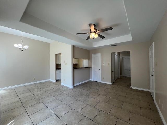 Building Photo - 2720 Camelot Dr