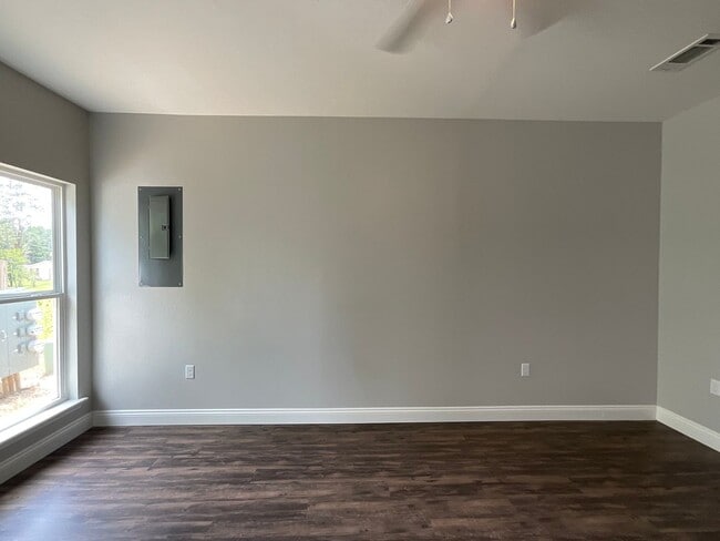 Building Photo - 203 Lacey Eden Ln