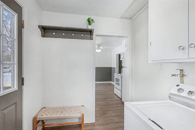 Building Photo - Completely Updated 3 Bedroom Home -  $1600/Month