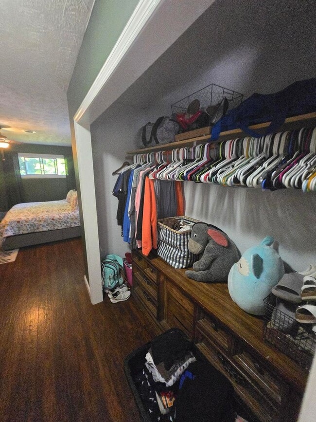 Building Photo - This charming 3-bedroom, 2-bathroom home o...