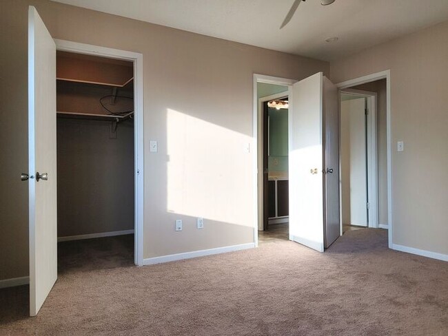 Building Photo - $1,395 | 2 Bedroom + Bonus Room, 1.5 Bathr...