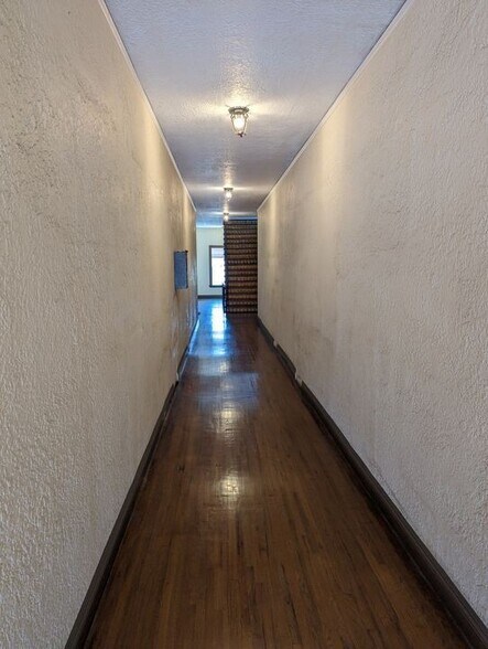 Building Photo - 1303 Cloverdale Ave